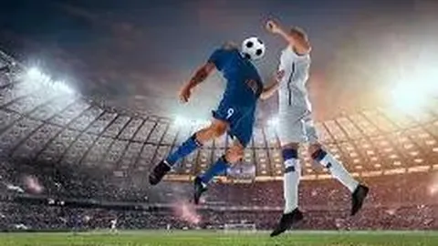 “极地”号破冰船挺进辽东湾冰区，开展科研考察作业